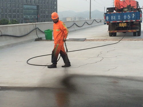 路桥防水涂料喷涂机在桥面防水施工与涂装工程中的应用